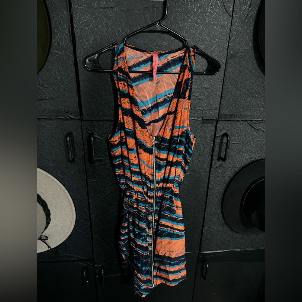 Abstract zippered sleeveless dress